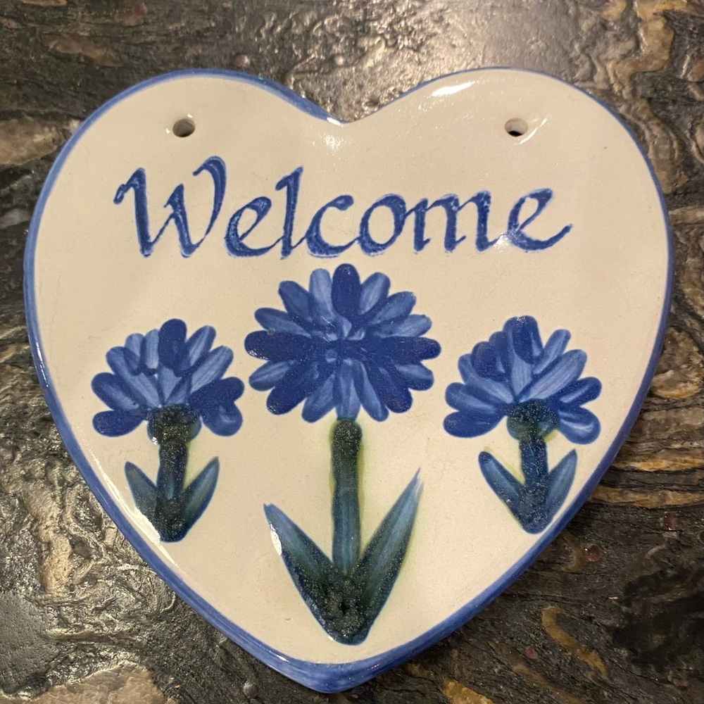 Louisville Stoneware bachelor buttons cornflower heart welcome sign plaque